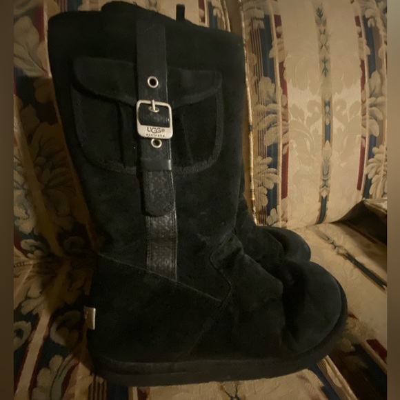 UGG 5195 Black Tall Buckle Cargo Pocket Sheepskin Boots Women's size 9 - Picture 1 of 10